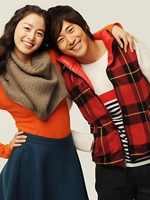 Kim Tae Hee và em trai ruột là nam diễn viên Lee Wan. (Ảnh từ kdramastars)