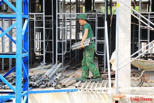 Theo Thiếu tá Sỹ, quá trình triển khai gặp không ít khó khăn do thời tiết khắc nghiệt, cơ sở vật chất còn thiếu thốn, địa bàn xa xôi. Tuy nhiên, đơn vị đã đẩy mạnh công tác tuyên truyền, giáo dục để cán bộ, chiến sĩ nhận thức rõ ý nghĩa chính trị, xã hội và nhân văn của công trình, từ đó nâng cao tinh thần trách nhiệm, quyết tâm khắc phục khó khăn, hoàn thành tốt nhiệm vụ được giao.