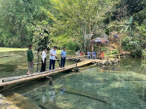 Thôn Cộn có nguồn nước từ mó tự nhiên, thuận lợi cho nuôi cá dốc.