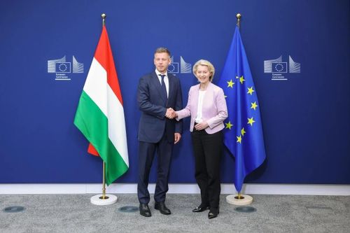 Thủ tướng Hungary Péter Magyar và Chủ tịch EC Ursula von der Leyen. Ảnh: European Union