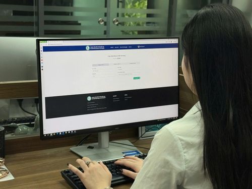 Nhân viên tại Bệnh viện Đa khoa Hợp Lực đăng ký hiến mô, tạng sau khi qua đời.
