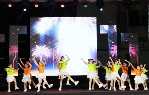  Thiếu nhi Trung tâm Nghệ thuật Họa Mi Bắc Giang biểu diễn tại chương trình. 