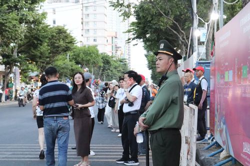 Các lực lượng chức năng góp phần bảo đảm tuyệt đối an ninh, an toàn cho sự kiện văn hóa, du lịch lớn nhất của thành phố. Ảnh: KHÁNH NGÂN