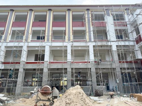 Sau khi về "chung nhà", Trường TH-THCS Thanh Lương đang được xây dựng thêm 22 phòng học. Ảnh: Bích Nhàn