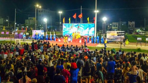 Đông đảo người dân và du khách tham dự khai mạc Lễ hội Du lịch phường Quy Nhơn Đông lần thứ I năm 2026. Ảnh: Đoan Ngọc