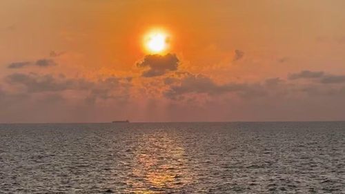 Bình minh nhìn từ đảo Tiên Nữ. Ảnh: Mỹ Hà