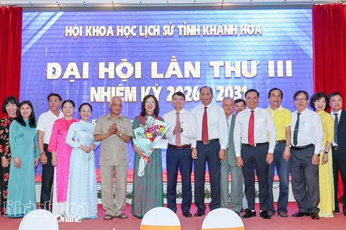 Đồng chí Nguyễn Thanh Hà chúc mừng Ban Chấp hành Hội Khoa học Lịch sử tỉnh Khánh Hòa nhiệm kỳ 2026 - 2031.