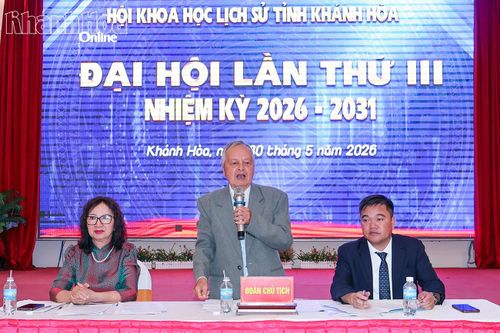 Đoàn Chủ tịch chủ trì đại hội.