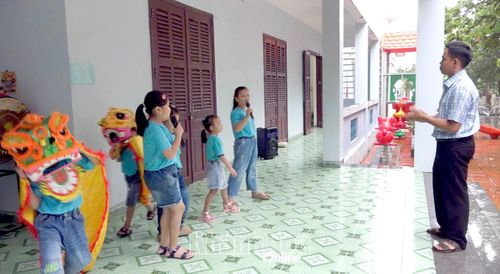 Thiếu nhi đảo Trường Sa tập luyện văn nghệ.