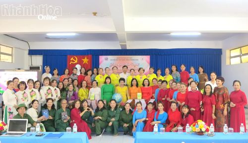 Các đại biểu tham dự chương trình.