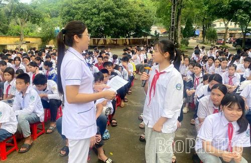 Các đơn vị, đoàn thể xã Liên Sơn phối hợp tuyên truyền về tác hại của thuốc lá điện tử, tai nạn thương tích, phòng chống đuối nước... cho học sinh Trường TH&THCS Cao Răm.
