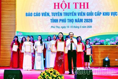 Cô giáo Nguyễn Thị Ngọc Bích xuất sắc giành giải Nhất Hội thi Báo cáo viên, tuyên truyền viên giỏi khu vực Vĩnh Phúc.