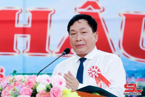 Lãnh đạo xã Yên Châu phát biểu.