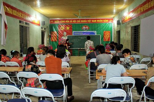 Lớp xóa mù chữ thôn Túng Quá Lìn có 25 học viên, 100% đồng bào Mông, là người chưa biết đọc, biết viết hoặc tái mù chữ.