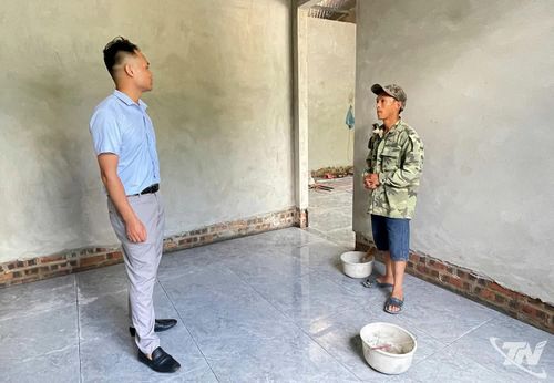 Ngôi nhà của gia đình ông Triệu Văn Huyến, ở thôn Toàn Thắng (xã Bạch Thông) đang được hoàn thiện, chuẩn bị đưa vào sử dụng.
