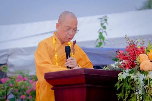 Thượng tọa Thích Huệ Khai tuyên đọc Diễn văn Phật đản Phật lịch 2570 của Trưởng lão Hòa thượng Chủ tịch Hội đồng Trị sự
