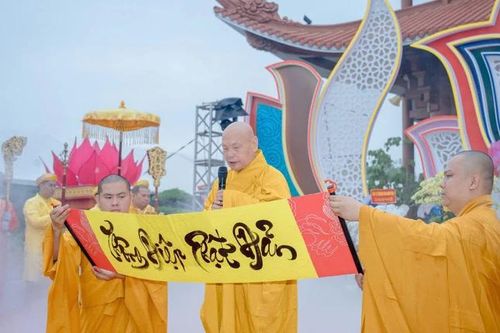 Trưởng lão Hòa thượng Thích Thiện Nhơn tuyên đọc Thông điệp Phật đản Phật lịch 2570 của Đức Pháp chủ GHPGVN