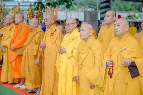 Chư tôn giáo phẩm chứng minh