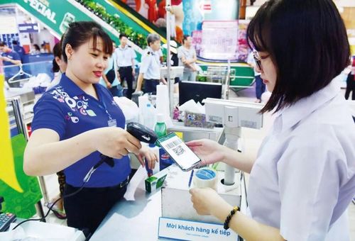 Trong thời gian tới, cơ quan thuế sẽ lấy dữ liệu hóa đơn điện tử là trung tâm, là căn cứ để so sánh, đối chiếu với những dòng tiền khác của người nộp thuế. Ảnh: Đức Thanh