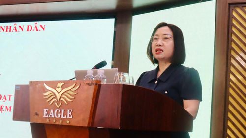 Trưởng Ban Kinh tế – Ngân sách HĐND tỉnh Nguyễn Thị Thúy Nga truyền đạt chuyên đề