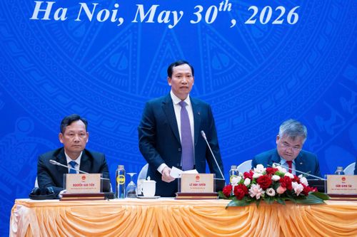 Ủy viên Trung ương Đảng, Thứ trưởng Bộ Công an, Thượng tướng Lê Văn Tuyến trả lời câu hỏi của các phóng viên tại họp báo