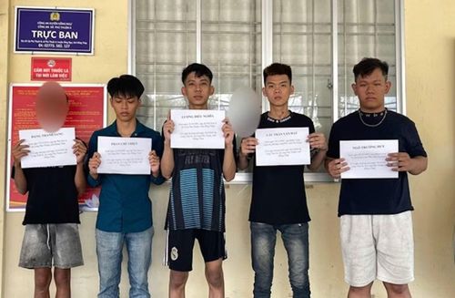Các đối tượng Thiện, Sang, Đạt, Nghĩa và Huy tại cơ quan Công an.