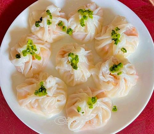 Bánh củ cải nhân hẹ xào tôm thịt ngon và hấp hẫn.