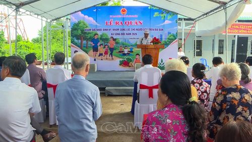 Lễ ra quân khám sức khỏe định kỳ, khám sàng lọc tại Trạm Y tế xã Sông Đốc.