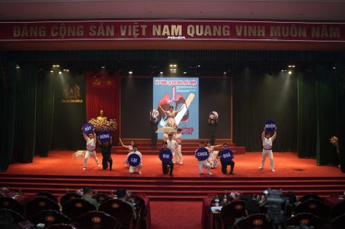 Truyền tải nội dung “Nói không với thuốc lá” bằng hình thức nghệ thuật gần gũi, dễ nhớ, dễ lan tỏa. Ảnh: Đinh Tùng/sonla.sav.gov.vn