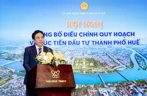 Chủ tịch UBND thành phố Huế Nguyễn Khắc Toàn phát biểu tại hội nghị. Ảnh: Cổng TTĐT TP. Huế
