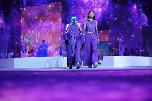 Chương trình hướng đến tầm nhìn về “một thế giới nơi robot và con người cùng tồn tại và sống cộng sinh”. Ảnh: Reuters