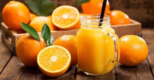 Ăn cam quýt giàu vitamin C hỗ trợ tổng hợp collagen.