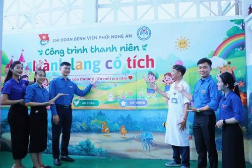 Chi đoàn Bệnh viện Phổi Nghệ An tổ chức khánh thành công trình thanh niên "Hành lang cổ tích" tại Khoa Nhi.