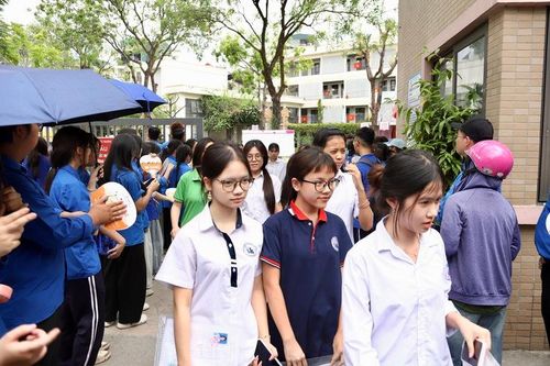Sáng mai (31/5), thí sinh sẽ làm bài thi môn Toán trong 120 phút. Đối với các thí sinh dự thi vào lớp 10 chuyên, lịch thi sẽ kéo dài đến ngày 1/6.