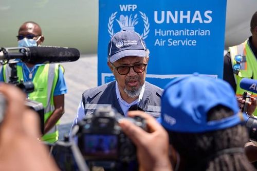 Tổng Giám đốc WHO Tedros Adhanom Ghebreyesus tại thành phố Bunia, tâm dịch Ebola tại CHDC Congo, trong ngày hôm nay (30/5). Ảnh: OMS RDC