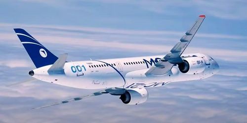 Tuy nhiên trong giai đoạn thiết kế kỹ thuật, ban lãnh đạo của Tập đoàn Chế tạo Máy bay Thống nhất (UAC) đã quyết định tập trung vào phiên bản MS-21-300 khi nhận thấy khả thi hơn.