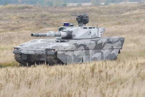 Ban đầu CV90120 được thiết kế với hệ thống nạp đạn tự động. Trong khi đó nền tảng Kaplan-30 ra mắt tại Triển lãm IDEB 2026 được thiết kế cho kíp lái 4 người, bao gồm cả lính nạp đạn, mặc dù hệ thống nạp đạn tự động cũng được lên kế hoạch trong tương lai.