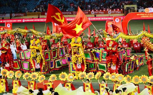 Ngay sau trận đấu là chương trình nghệ thuật sôi động, hoàng tráng, khuấy động bầu không khí ngày hội và tôn vinh CLB Công an Hà Nội - đội bóng xuất sắc nhất Việt Nam 5 năm qua với 2 chức vô địch V-League, 1 Cúp quốc gia, 1 Siêu cúp quốc gia