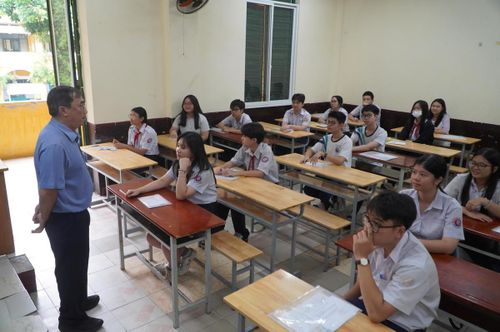 Kỳ thi tuyển sinh lớp 10 năm học 2026-2027 có hơn 17.700 cán bộ, giám thị, nhân viên phục vụ. Ảnh: Đ.Xá.