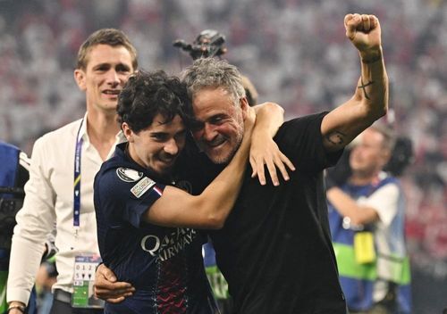 Ngược lại, PSG cùng HLV Luis Enrique ăn mừng chức vô địch Champions League thứ hai liên tiếp. Đội bóng thủ đô nước Pháp còn đi vào lịch sử khi cùng Real Madrid là hai CLB bảo vệ thành công ngôi vương Champions League. 