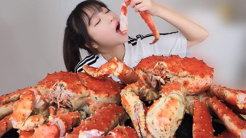  Nhiều người tìm đến mukbang để giải tỏa cảm giác thèm ăn mà không cần gọi món. Ảnh minh họa: @Tzuyang. 