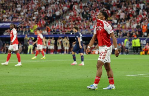  Đây là trận đấu mà Arsenal ghi bàn trước. Kai Havertz tận dụng tình huống pressing tầm cao để mở tỷ số ngay từ những phút đầu. Tuy nhiên, Pháo thủ lại không giữ được thành quả. Khvicha Kvaratskhelia liên tục khuấy đảo hàng thủ Arsenal trước khi mang về quả phạt đền giúp Ousmane Dembele gỡ hòa. Theo Opta, Arsenal chỉ bị dẫn trước tổng cộng 42 phút 48 giây tại Champions League mùa này; con số thấp nhất toàn giải. Tổng thời gian thi đấu của Pháo Thủ trong chiến dịch năm nay là 1354 phút, đồng nghĩa với việc chỉ bị dẫn trước trong 3% thời lượng trận đấu tại đấu trường châu Âu. Ảnh: Reuters. 