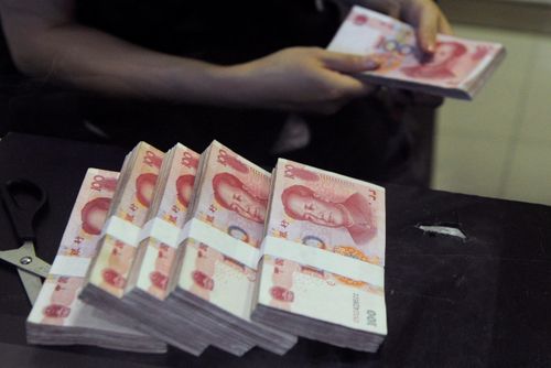 Người dân Trung Quốc vẫn cần thời gian thích nghi với phương thức thanh toán mới qua e-CNY. Ảnh: Reuters.