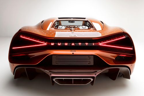  Bugatti W16 Mistral vẫn được trang bị động cơ W16 dung tích 8.0L trứ danh với 4 bộ turbo, sản sinh sức mạnh tối đa 1.600 mã lực và mô-men xoắn cực đại 1.600 Nm. 
