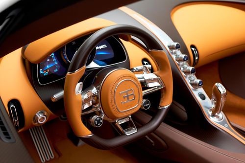  Nội thất của chiếc Bugatti W16 Mistral 'Le Retour du Jeune Prince' được hoàn thiện với 2 tông màu da: Terre d’Or, sáng và rực rỡ; và Driftwood, tối và trầm lắng hơn. 