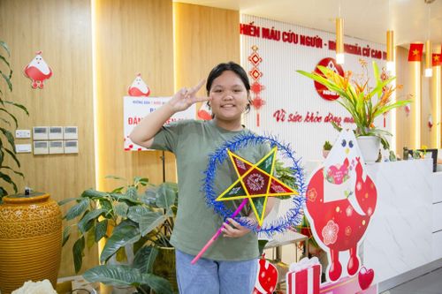  Hiện nay, Minh Thư đã được trở về nhà đi học và đều đặn đến viện kiểm tra định kỳ theo chỉ định của bác sĩ. Ảnh: BVCC.