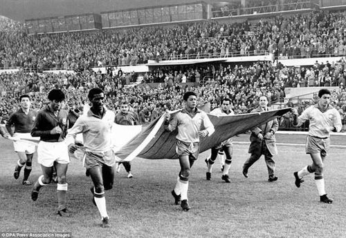 Brazil ăn mừng ngôi vương World Cup lần thứ hai liên tiếp trên đất Chile