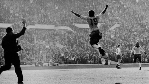 Zito ăn mừng bàn thắng thứ hai cho Brazil trong trận chung kết World Cup 1962.
