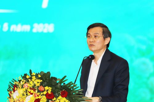 PGS.TS Đoàn Minh Huấn, Ủy viên Bộ Chính trị, Giám đốc Học viện Chính trị quốc gia Hồ Chí Minh phát biểu đề dẫn cho Hội thảo