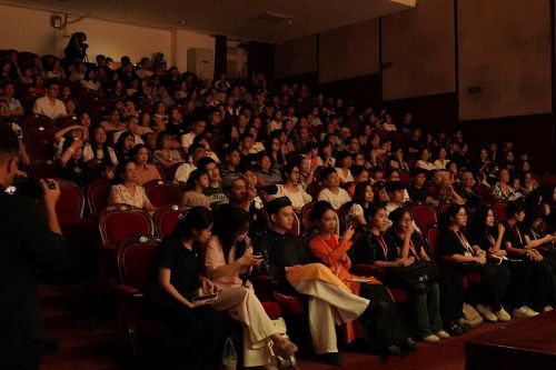 Sự kiện thu hút đông đảo các em thiếu nhi và gia đình trẻ tham gia trải nghiệm, thưởng thức nghệ thuật chèo truyền thống